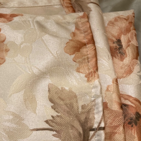 Tablecloth Measures 59”x83” with Matching Runner 12.5”x29” EUC Very Elegant - Picture 3 of 5